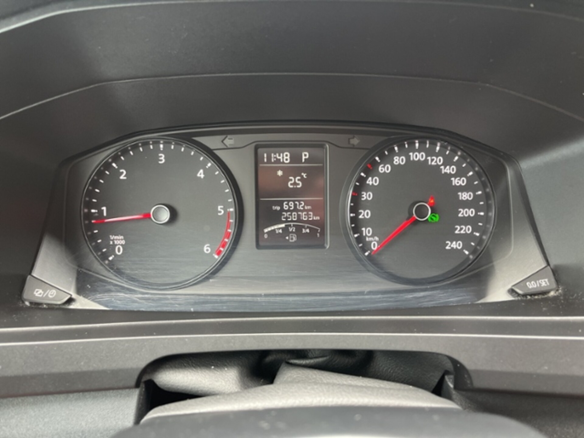 Volkswagen T6 Transporter Kombi langer Radstand