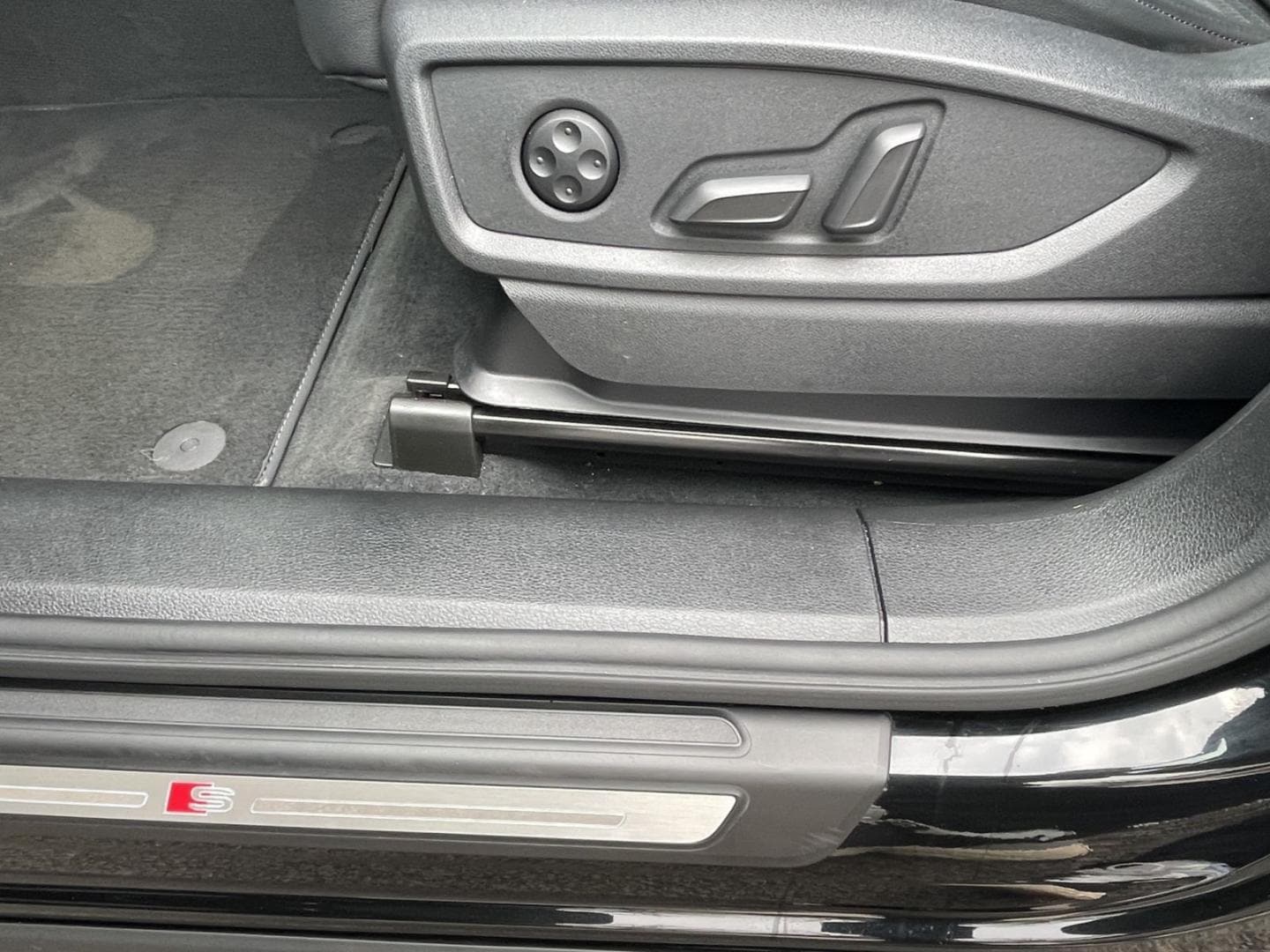 Bild über Audi Q5 40 TDI quattro 150 kW S tronic - für weitere Informationen kontaktieren Sie den Audi Partner