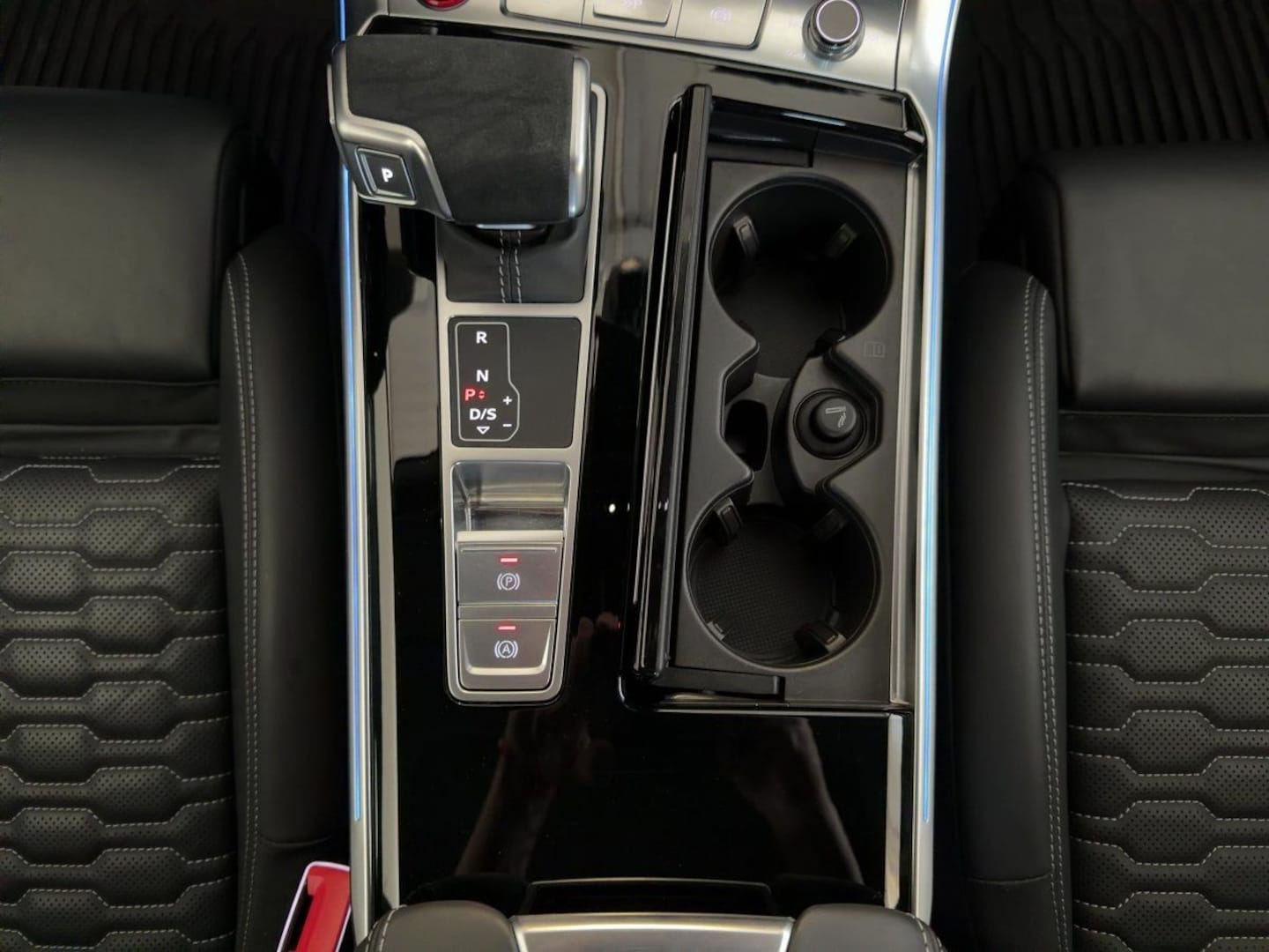 Bild über Audi RS 6 Avant TFSI quattro tiptronic - für weitere Informationen kontaktieren Sie den Audi Partner