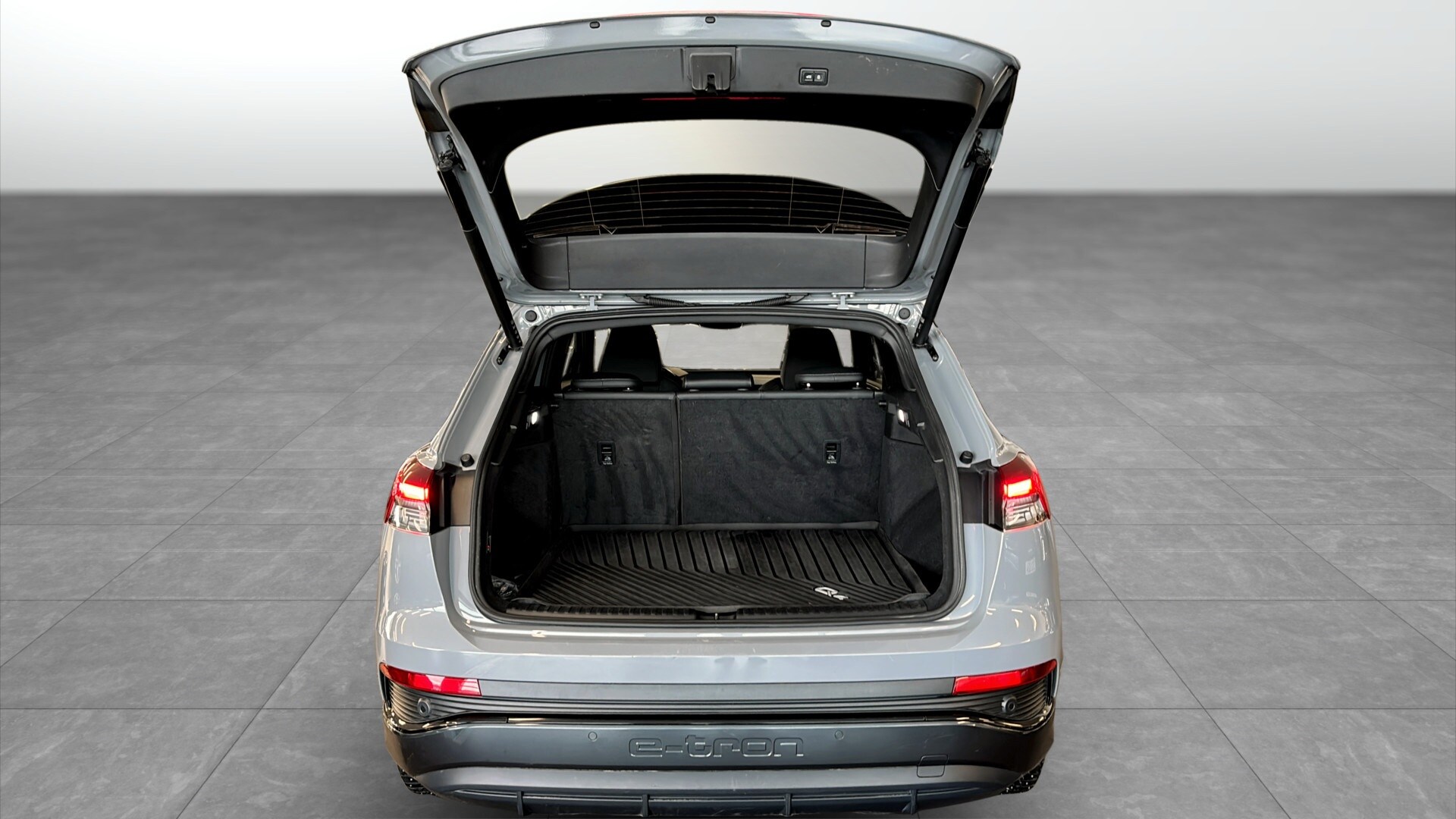 Bild som visar&nbsp;Audi Q4 e-tron&nbsp;Q4 50 e-tron quattro Proline 220,00 kW - för mer information kontakta din Audi Partner