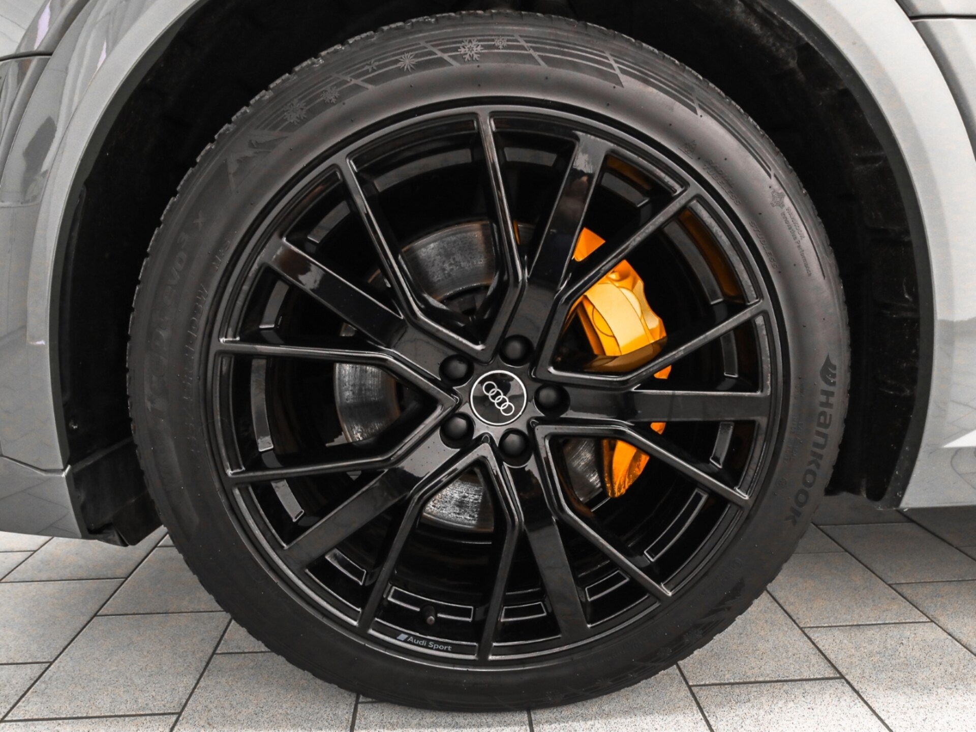 Audi e-tron S line