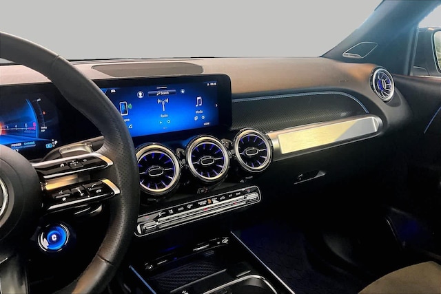 2026 Mercedes-Benz GLB AMG GLB 35 - Photo 7