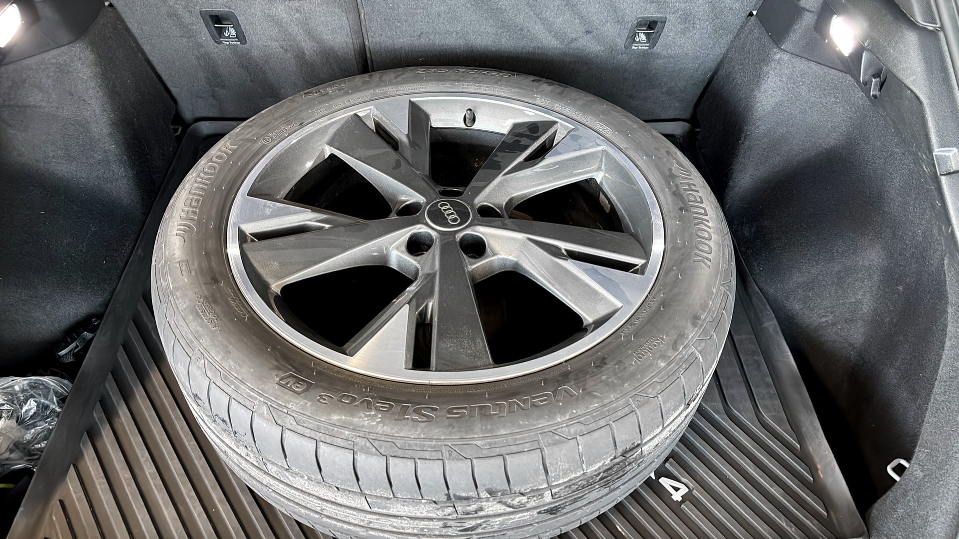 Bild som visar Audi Q4 e-tron Q4 50 e-tron quattro Proline 220,00 kW - för mer information kontakta din Audi Partner