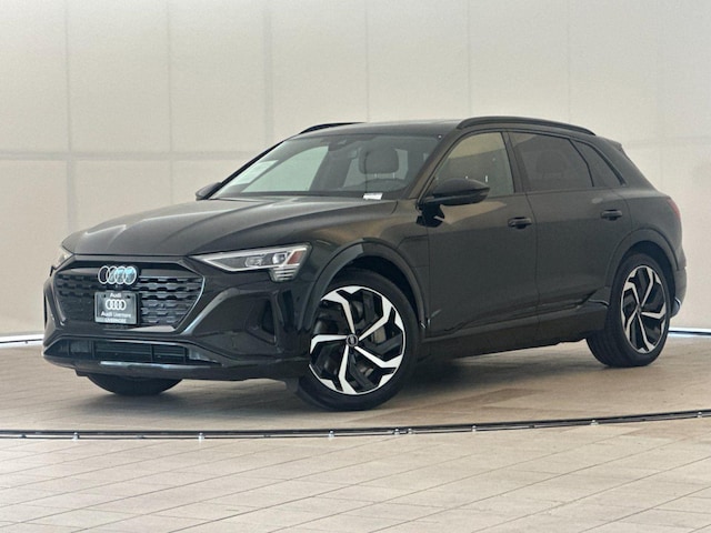 Photo of 2024 Audi Q8 e-tron 