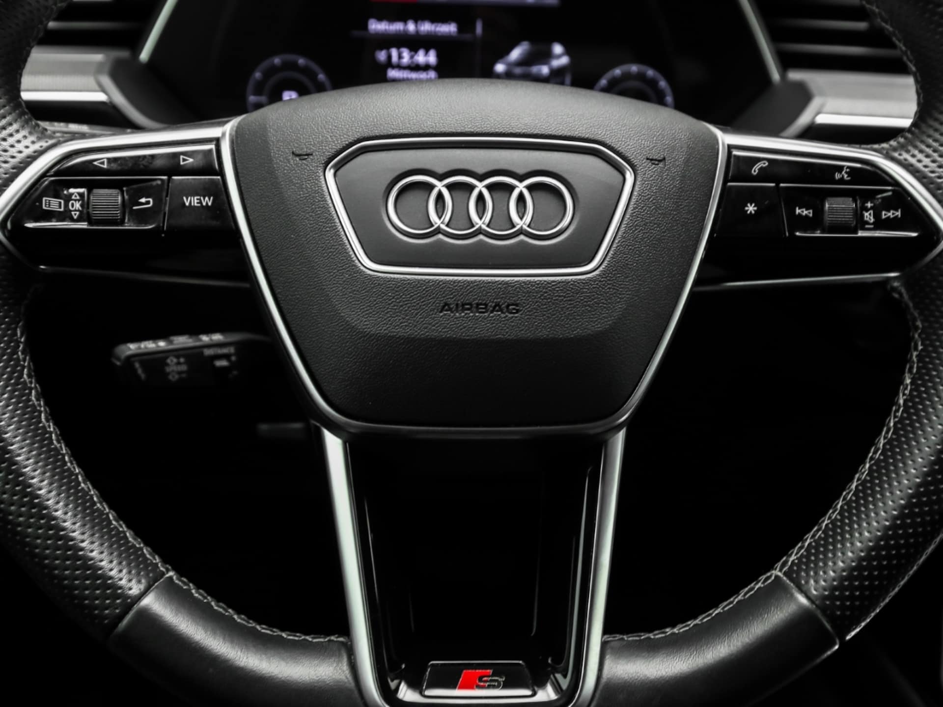 Audi e-tron S line