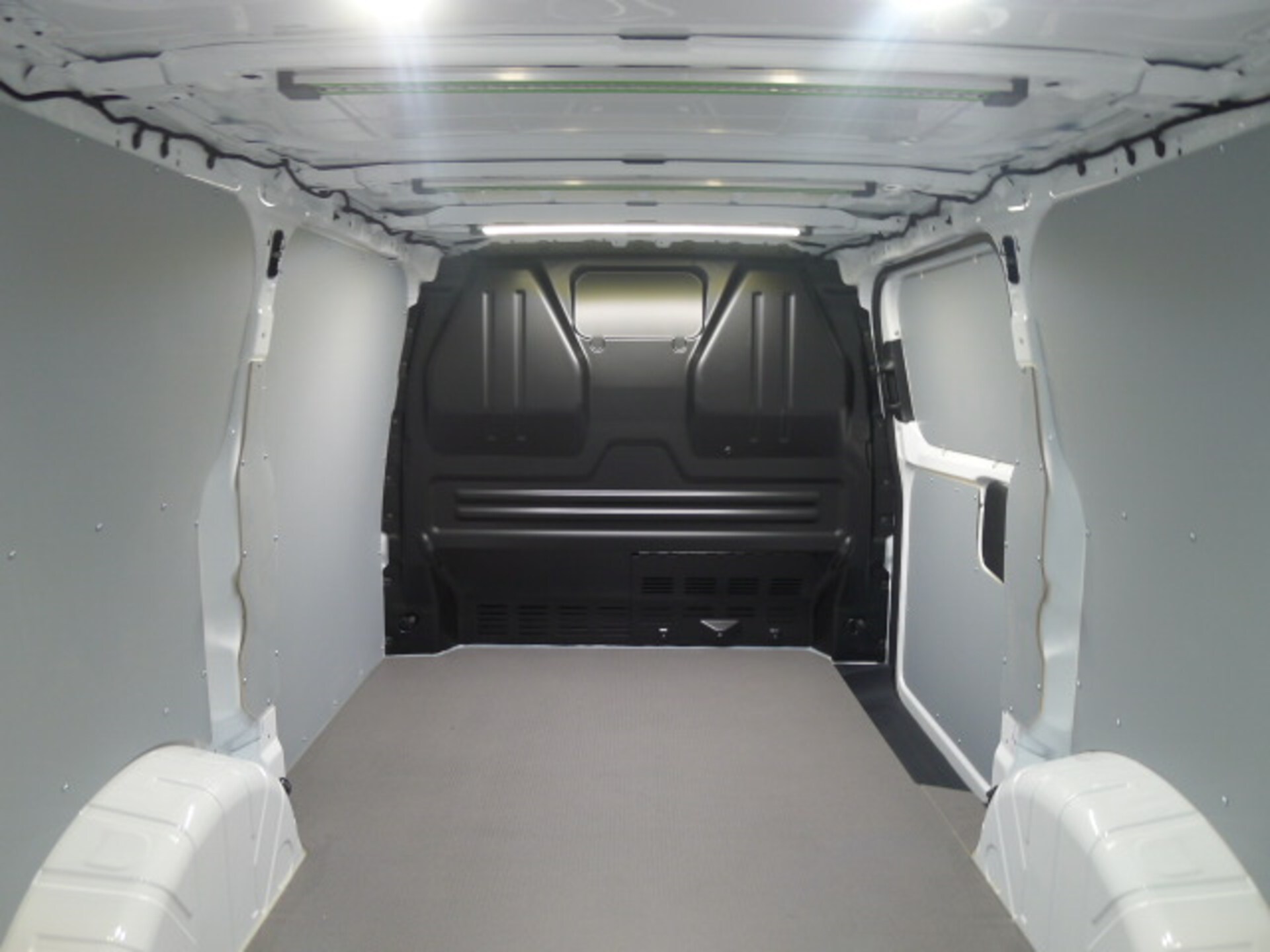 Volkswagen Transporter Kasten kurzer Radstand Basis-Modell