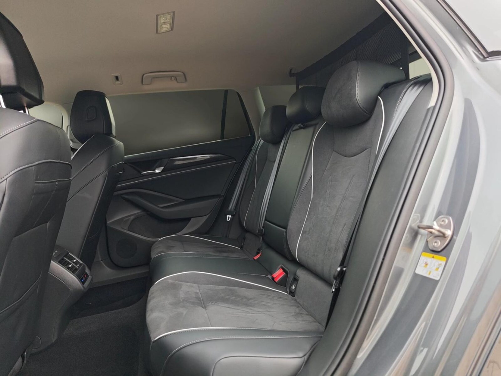Volkswagen Passat – Bild 12