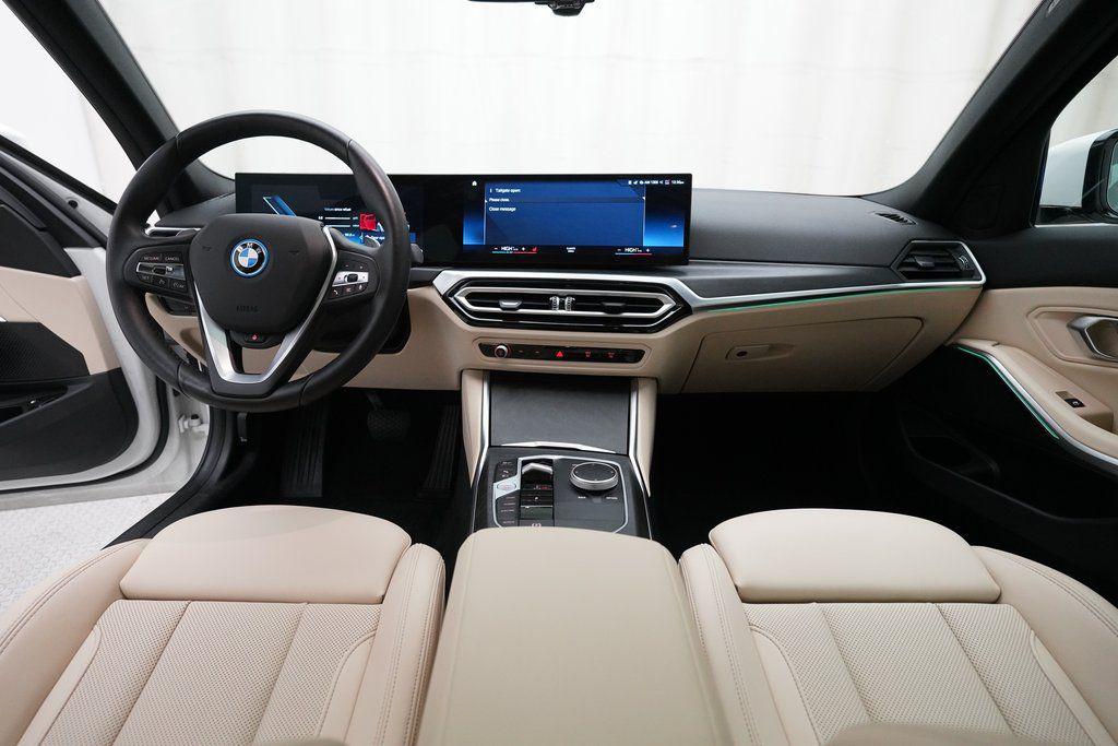 2023 BMW 3 Series 330e - Photo 5