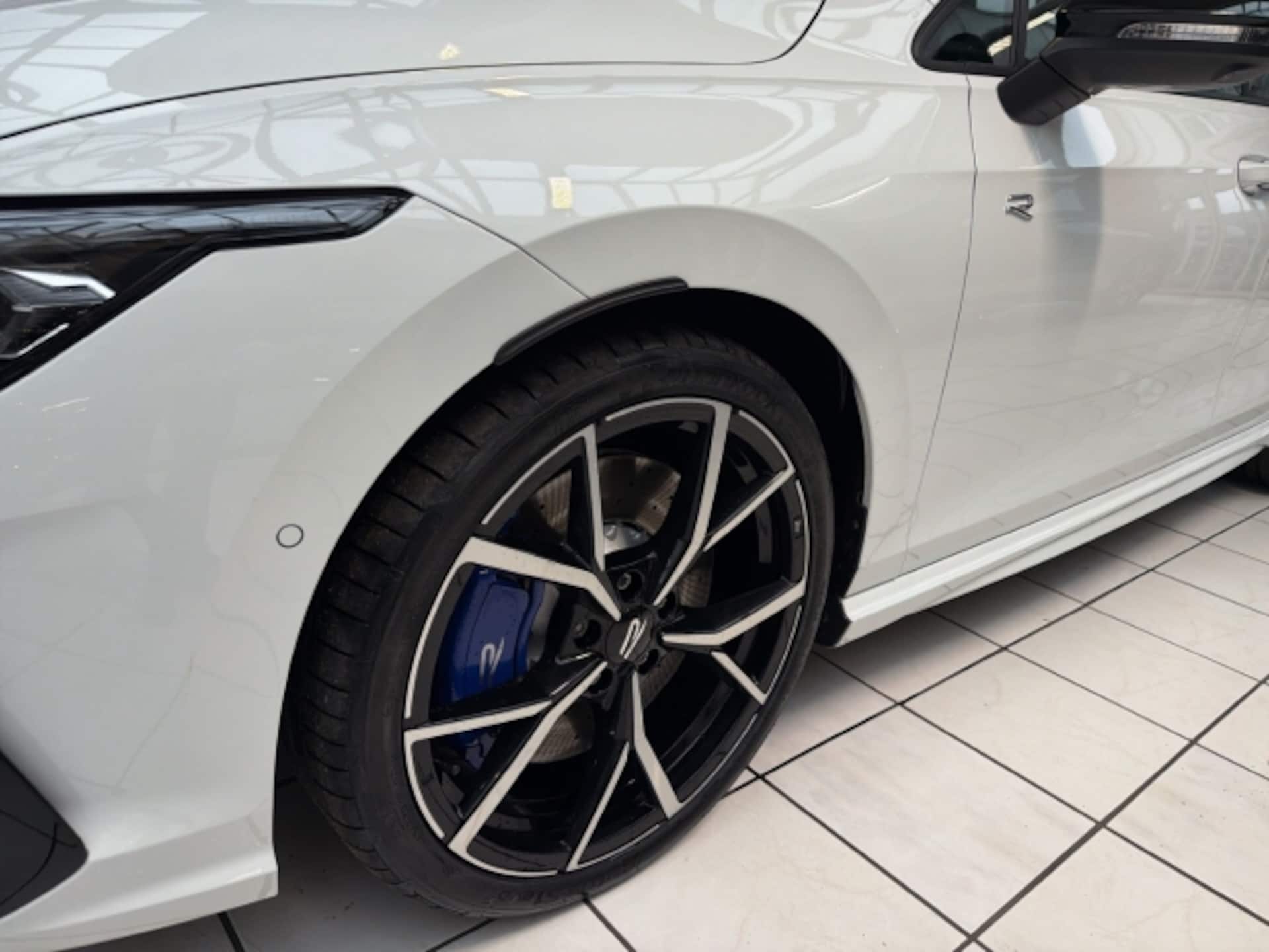 Volkswagen Golf Variant R
