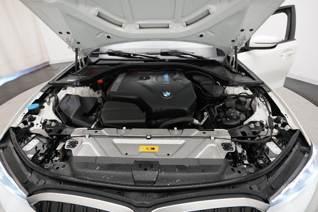2023 BMW 3 Series 330e - Photo 3