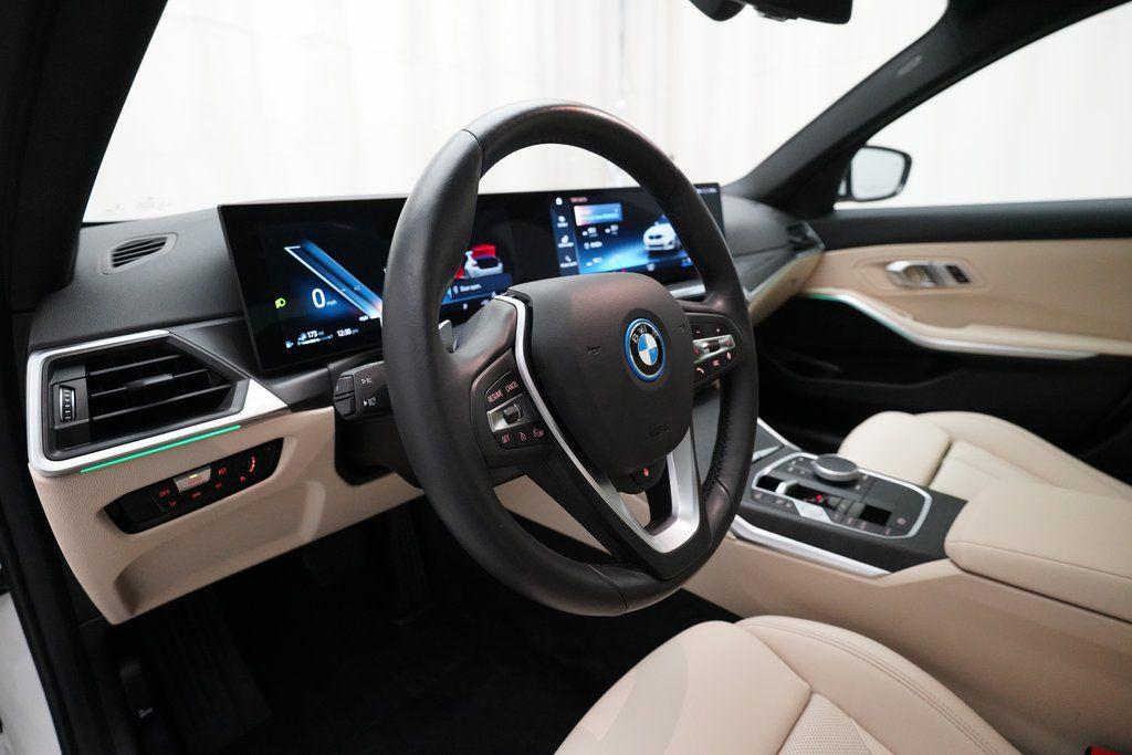 2023 BMW 3 Series 330e - Photo 8