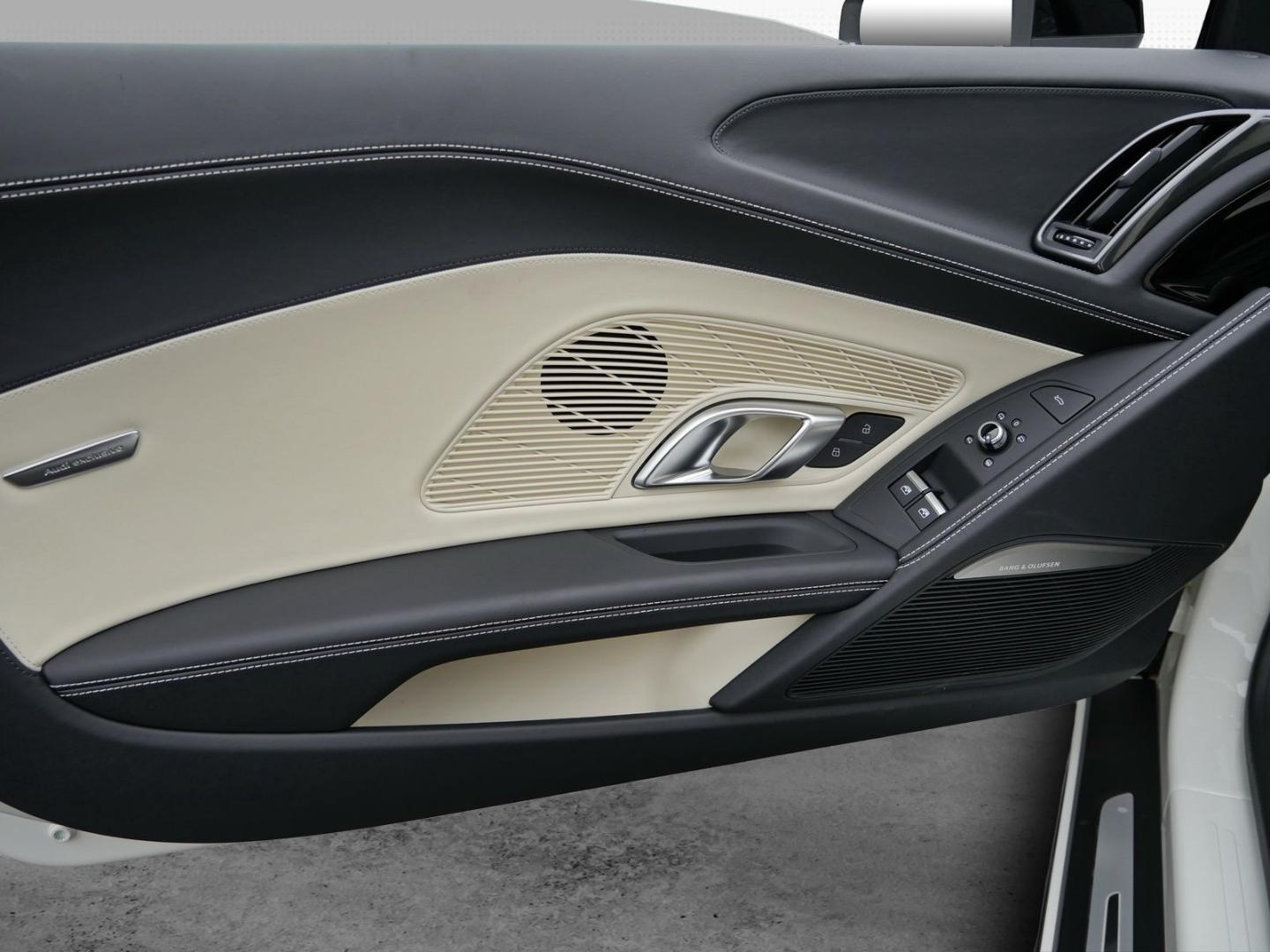 Image about Audi R8 Spyder FSI S tronic