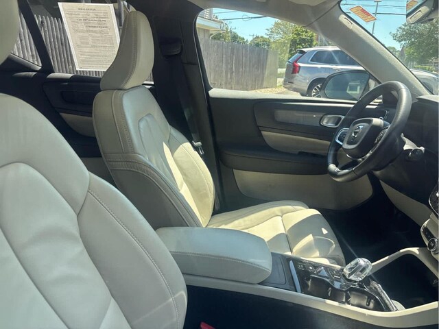 2023 Volvo XC40