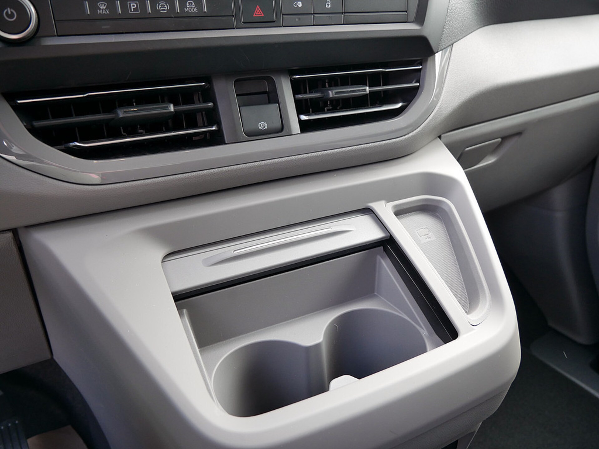 Volkswagen e-Caravelle Life