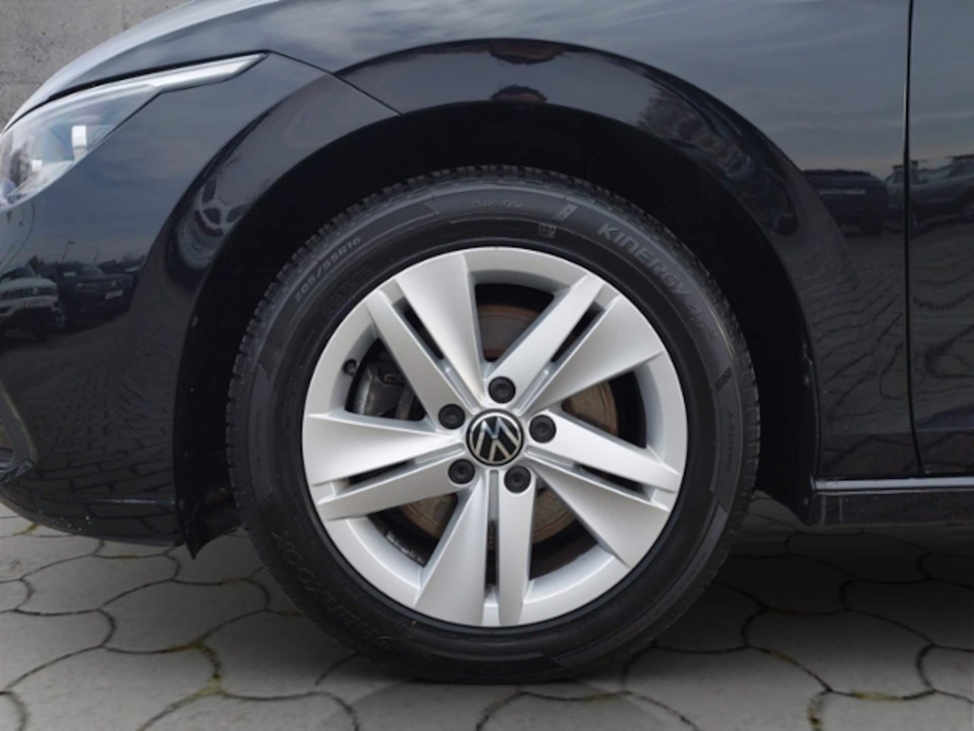 Volkswagen Golf Life