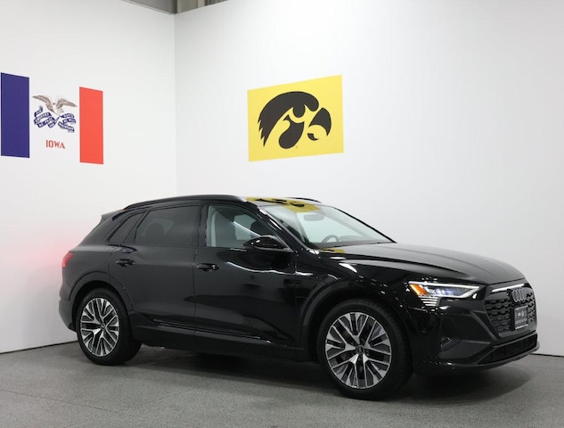 Photo of 2024 Audi Q8 e-tron 