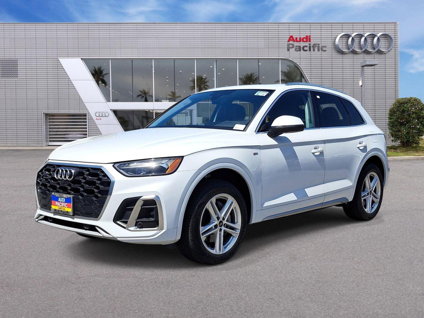 2023 Audi Q5 55 e Premium Plus's photo