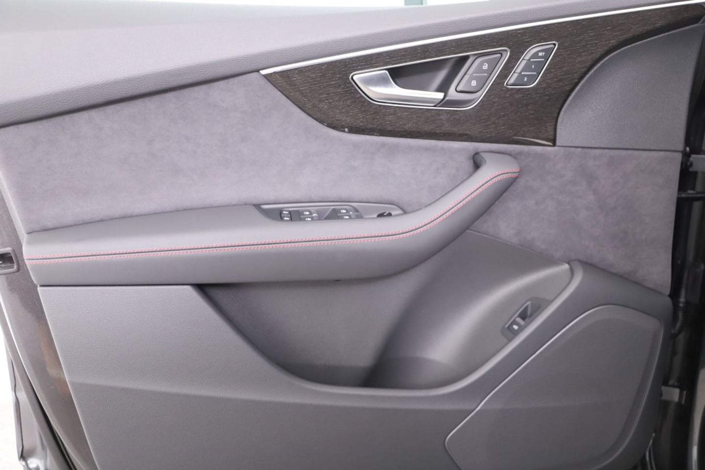 Bild über Audi SQ7 SUV TFSI quattro 373 kW tiptronic - für weitere Informationen kontaktieren Sie den Audi Partner