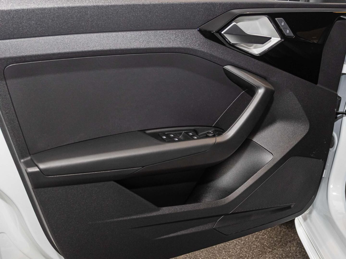 Bild über Audi A1 Sportback S line 35 TFSI S tronic - für weitere Informationen kontaktieren Sie den Audi Partner