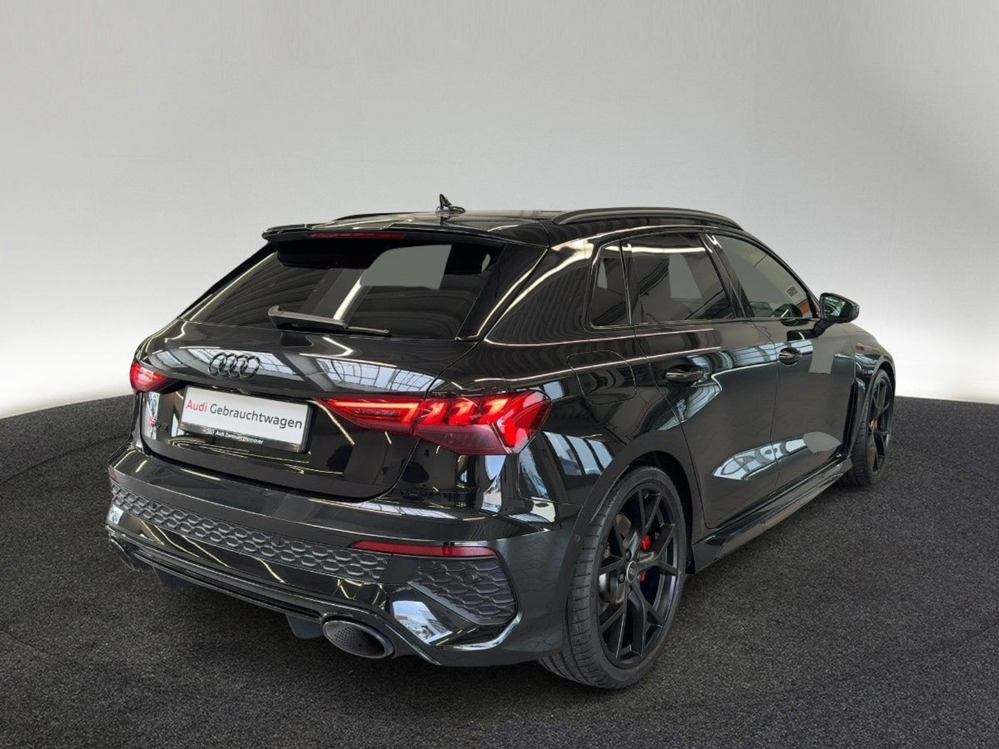 Bild über Audi RS 3 Sportback TFSI quattro S tronic - für weitere Informationen kontaktieren Sie den Audi Partner