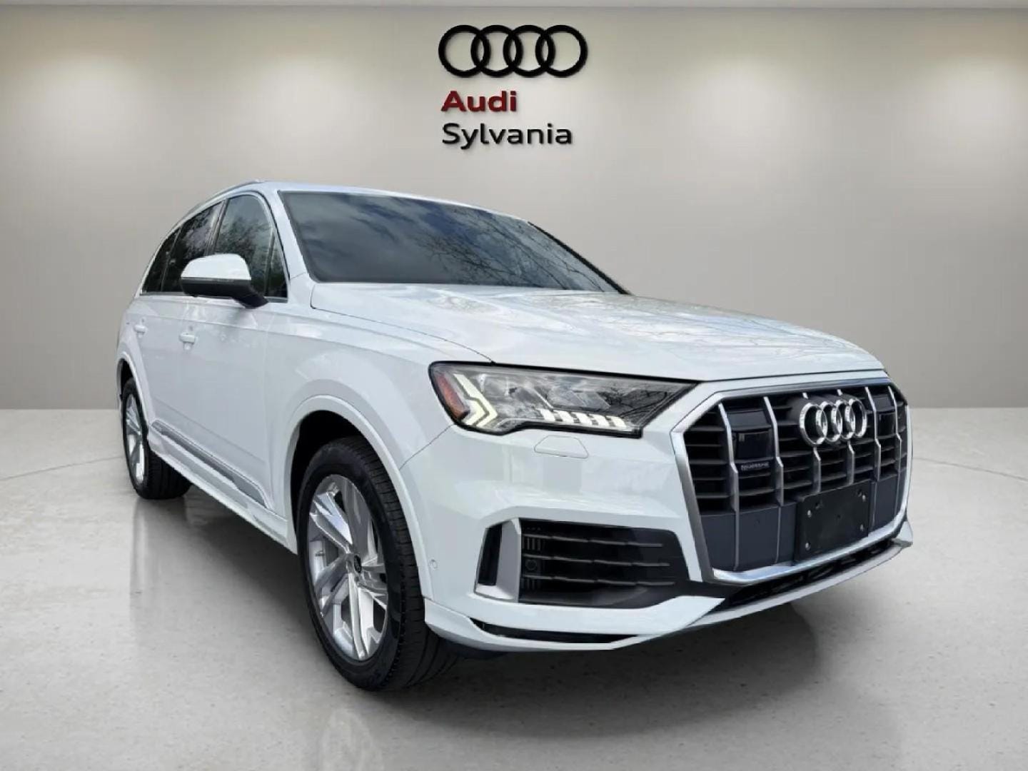 2023 Audi Q7 55 Premium Plus quattro Tiptronic's photo