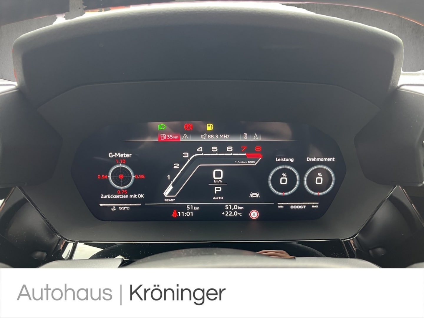 Bild über Audi RS 3 Limousine TFSI quattro S tronic - für weitere Informationen kontaktieren Sie den Audi Partner
