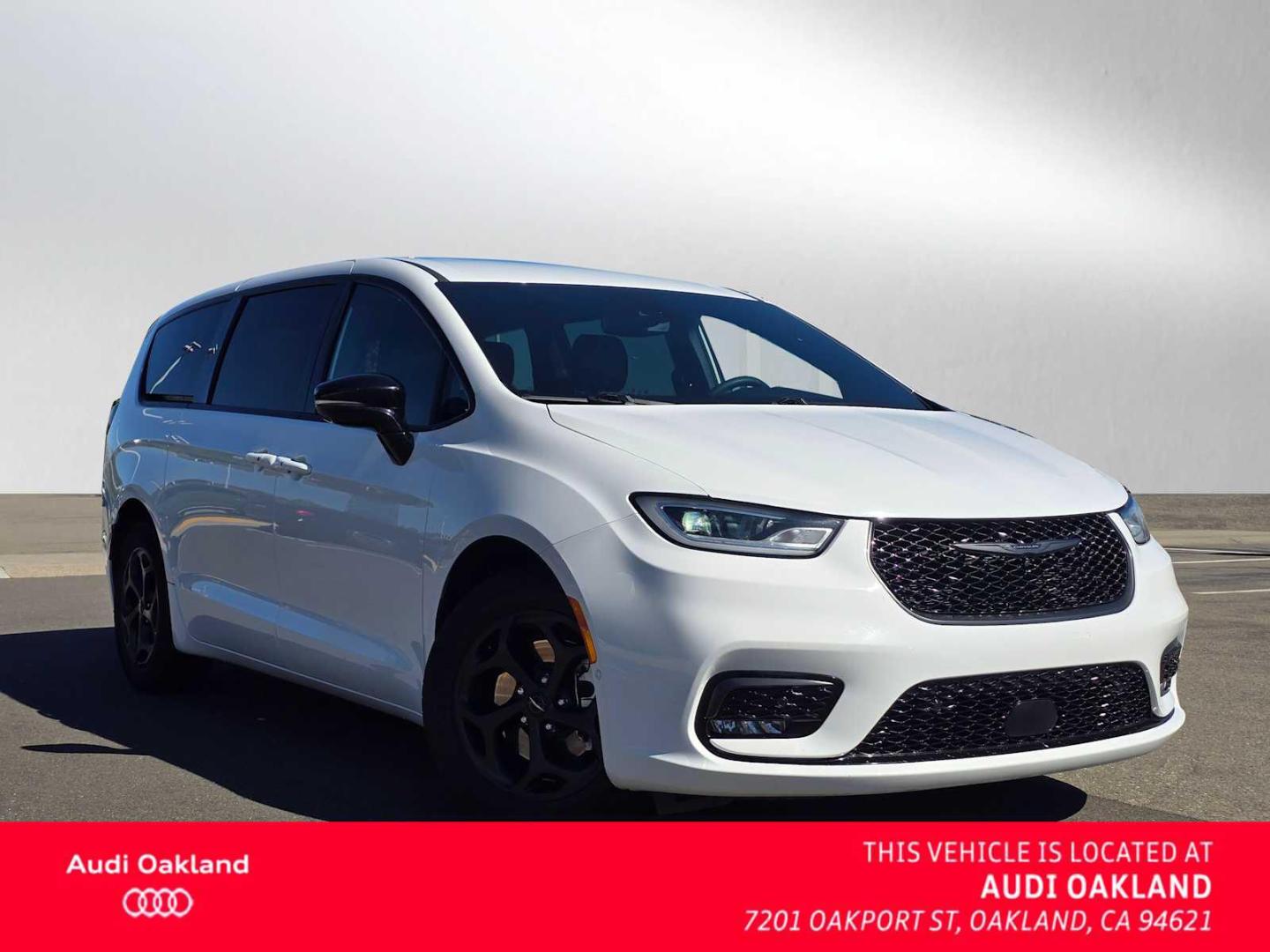2024 Chrysler Pacifica Hybrid Select S-Appearance PHEV's photo