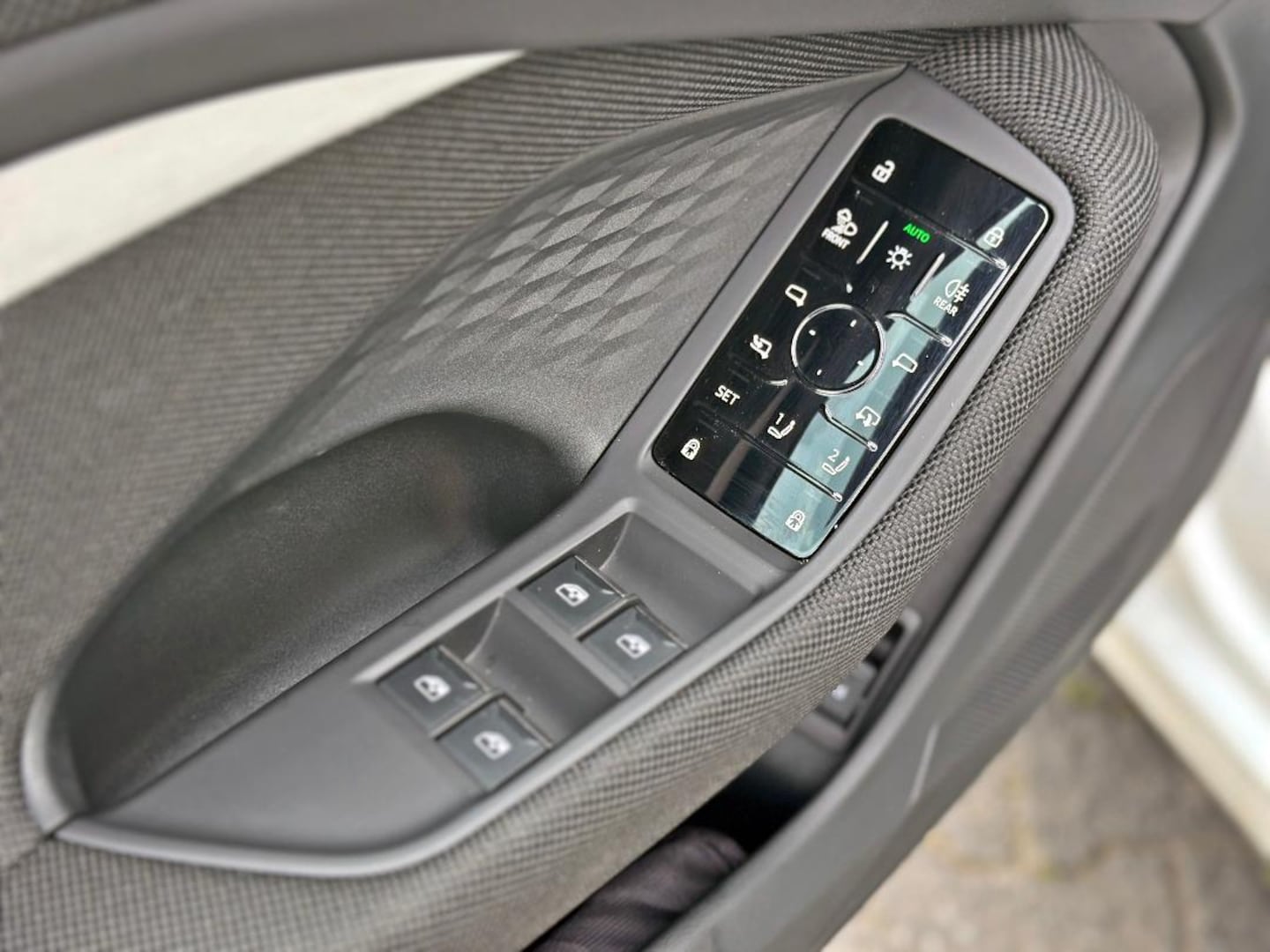 Bild über Audi A6 Avant TFSI 150 kW S tronic - für weitere Informationen kontaktieren Sie den Audi Partner