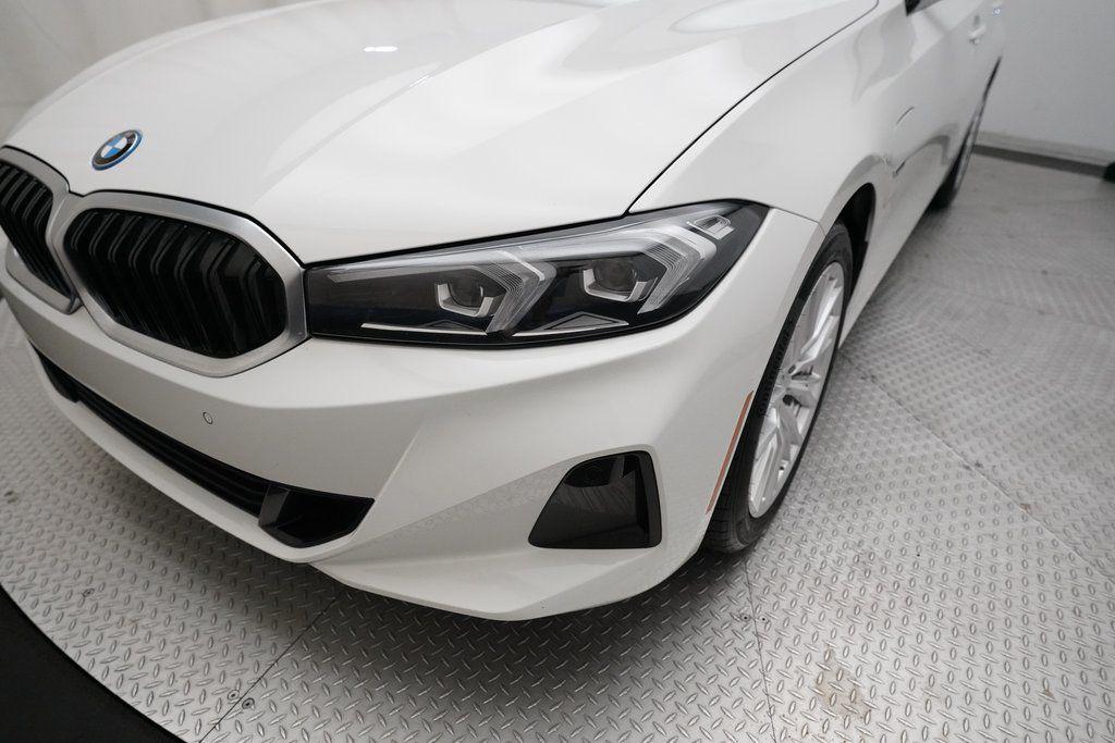 2023 BMW 3 Series 330e - Photo 22