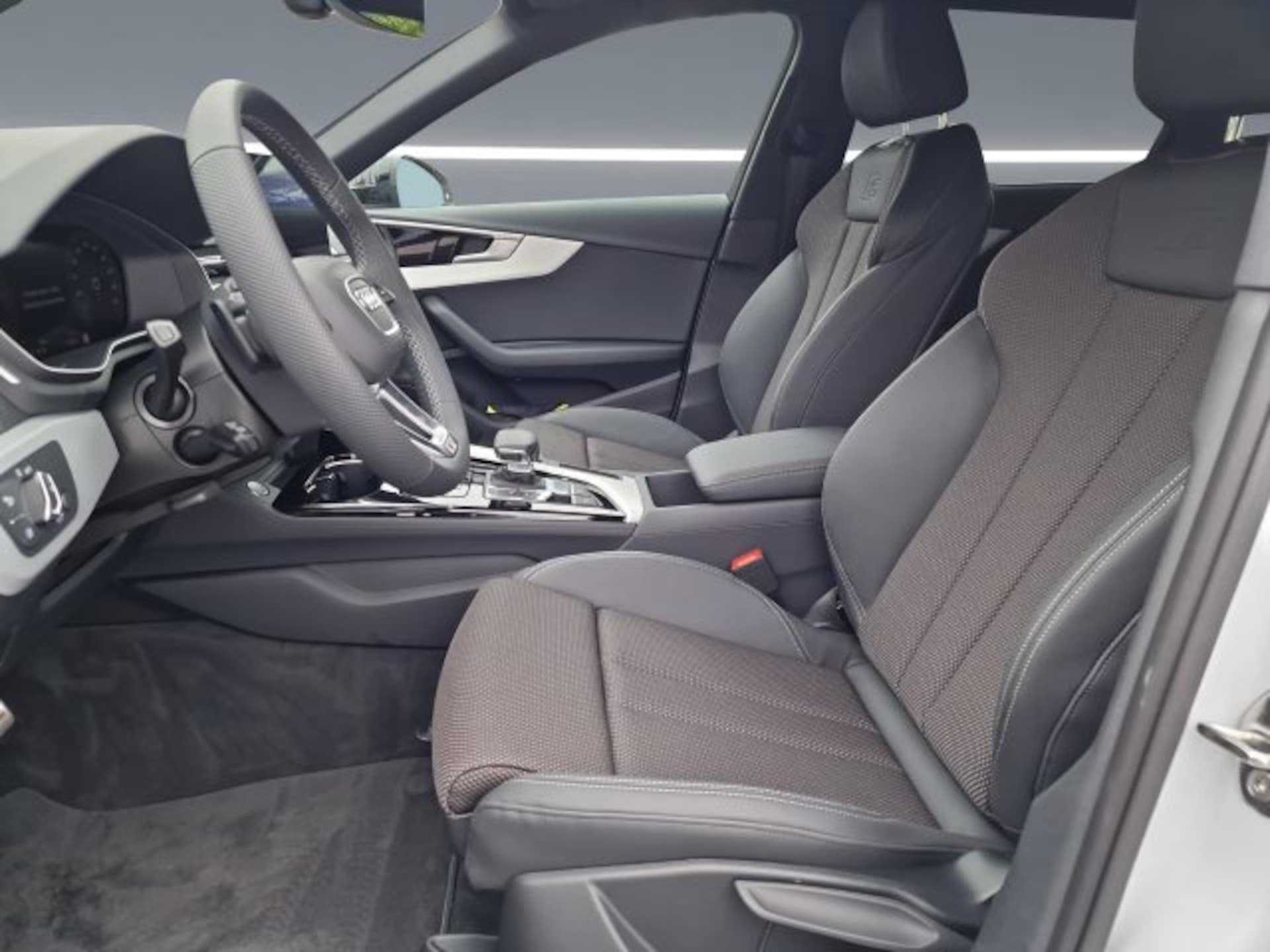 Audi A4 Avant S line