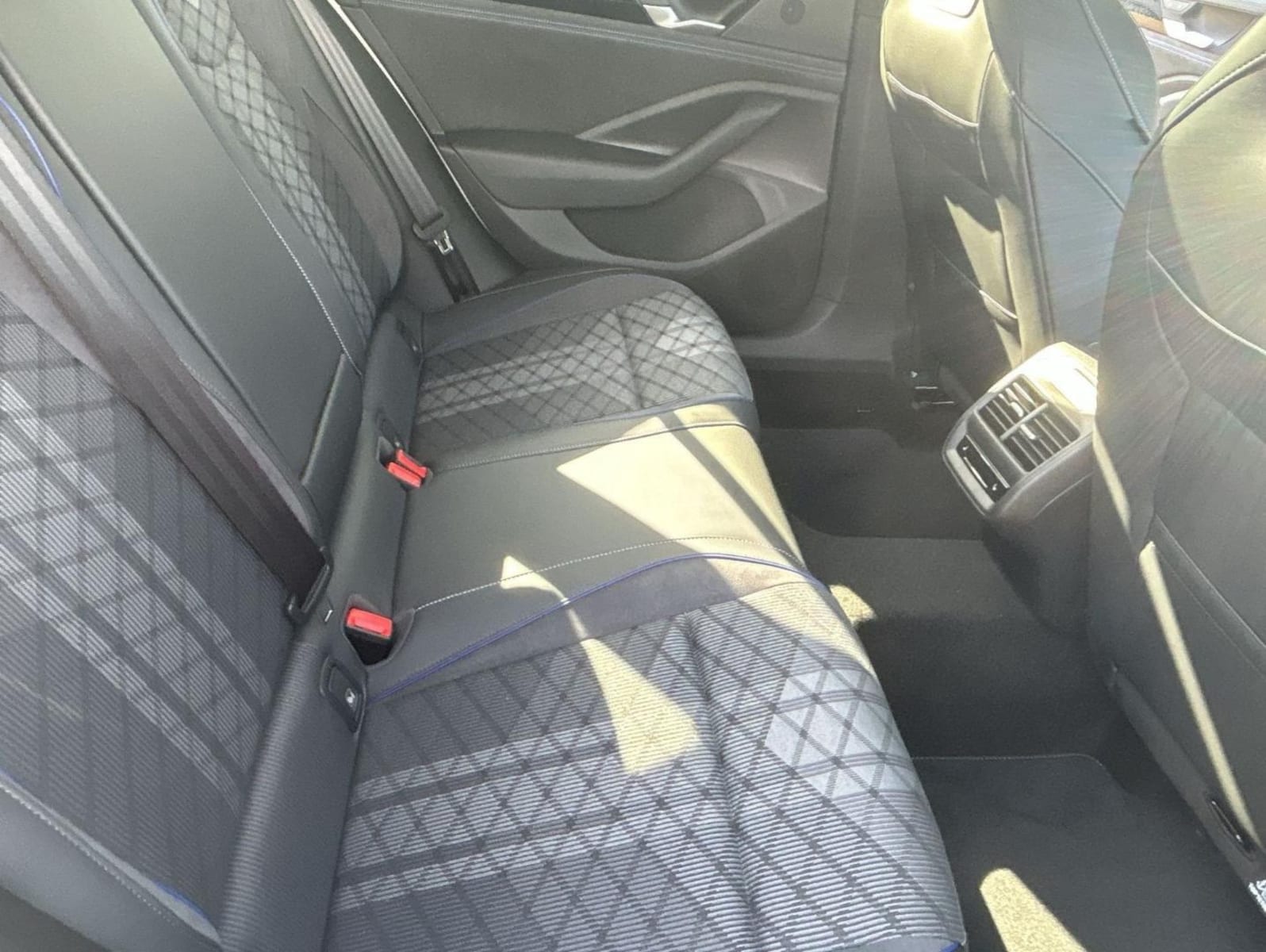 Volkswagen Passat – Bild 29