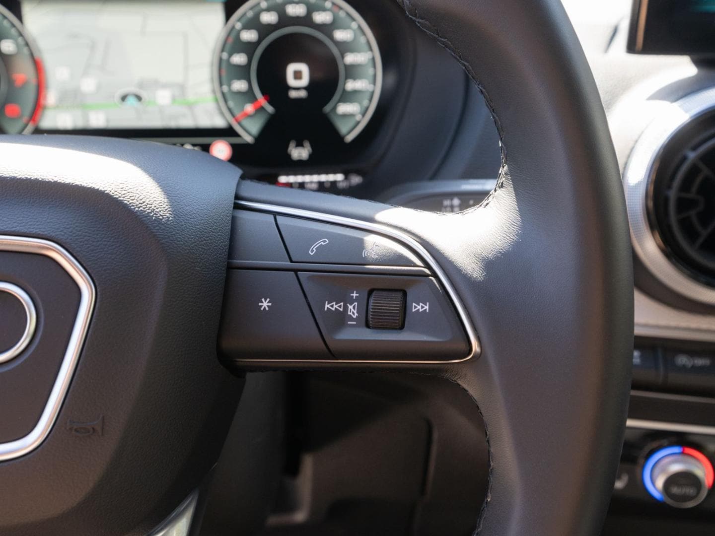 Bild über Audi Q2 advanced 35 TFSI S tronic - für weitere Informationen kontaktieren Sie den Audi Partner
