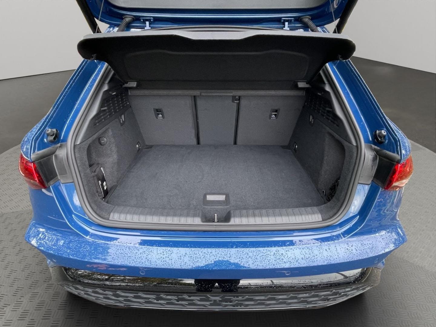 Bild über Audi A3 Sportback S line 35 TFSI S tronic - für weitere Informationen kontaktieren Sie den Audi Partner