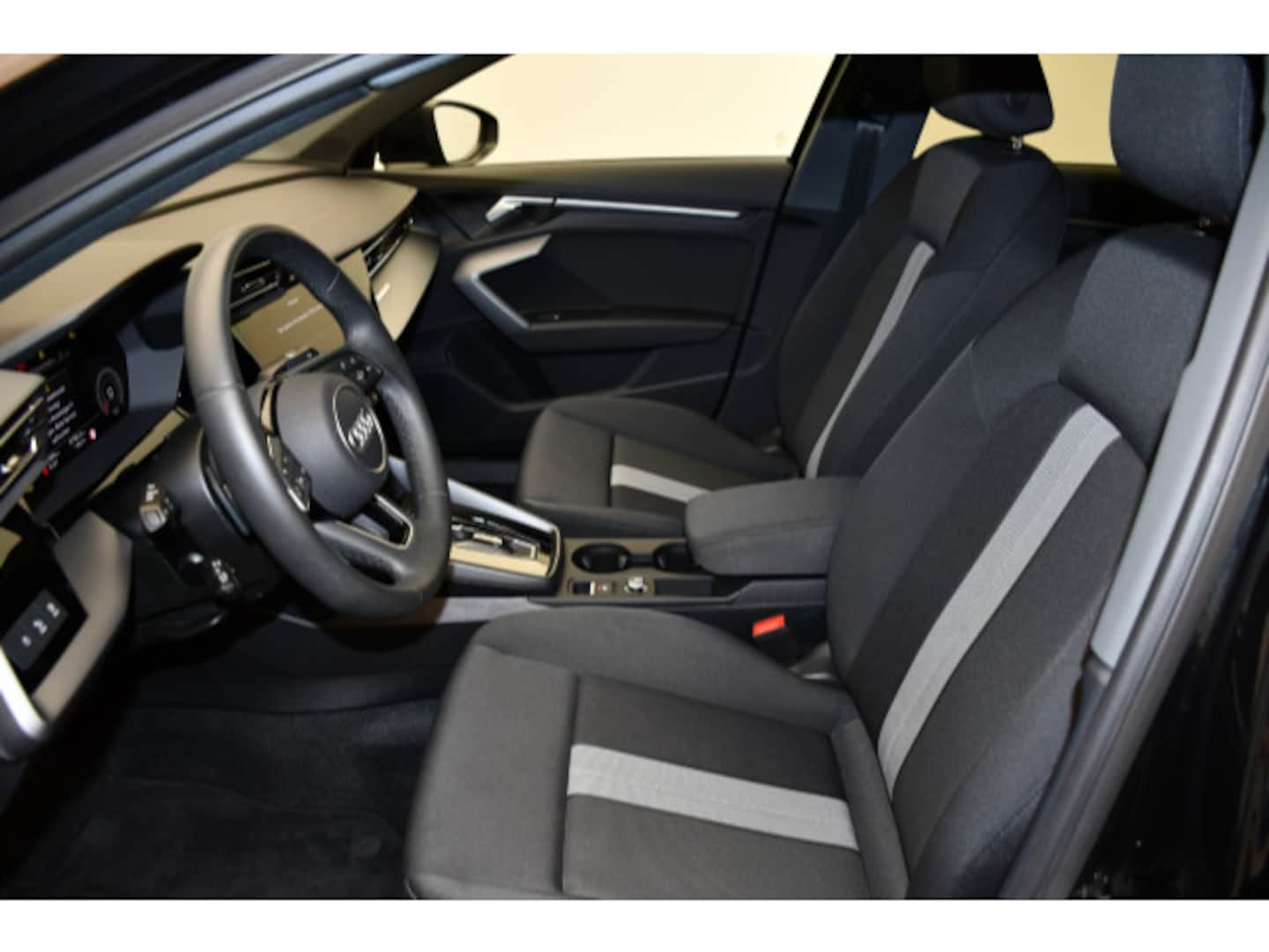 Bild über Audi A3 Limousine advanced 35 TFSI S tronic - für weitere Informationen kontaktieren Sie den Audi Partner