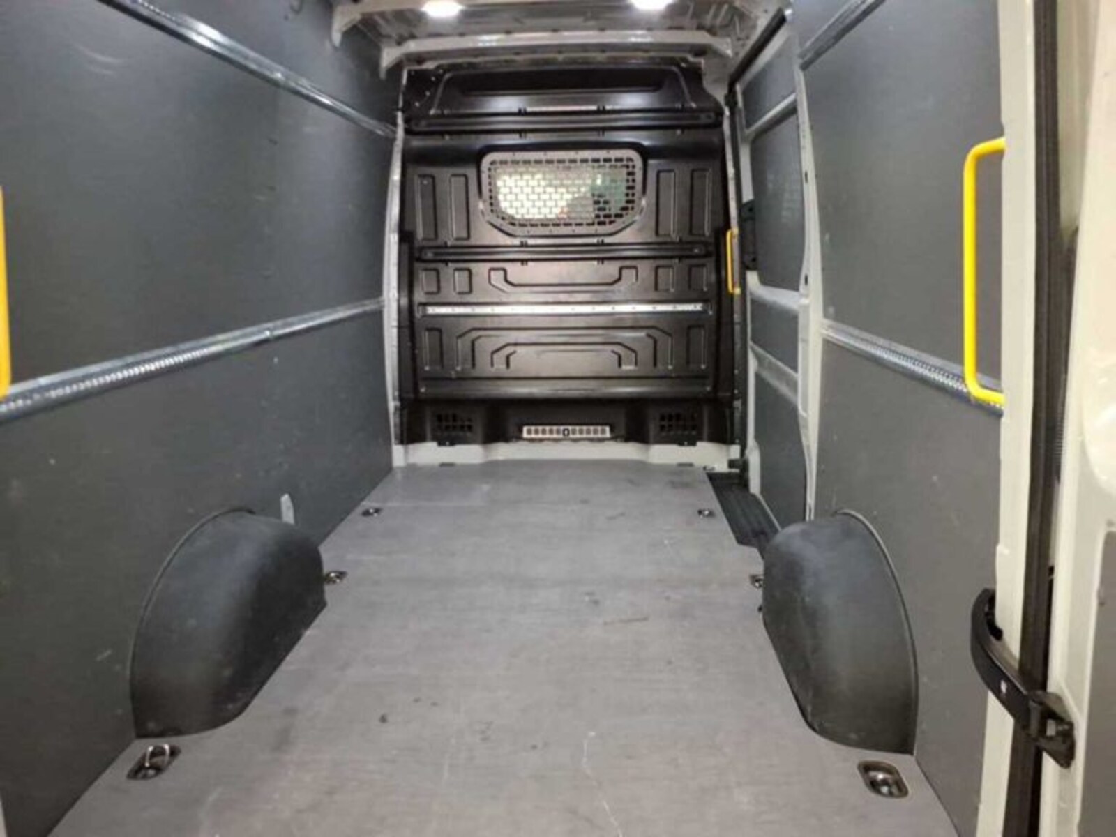 Volkswagen Crafter Kasten mittlerer Radstand – Bild 7