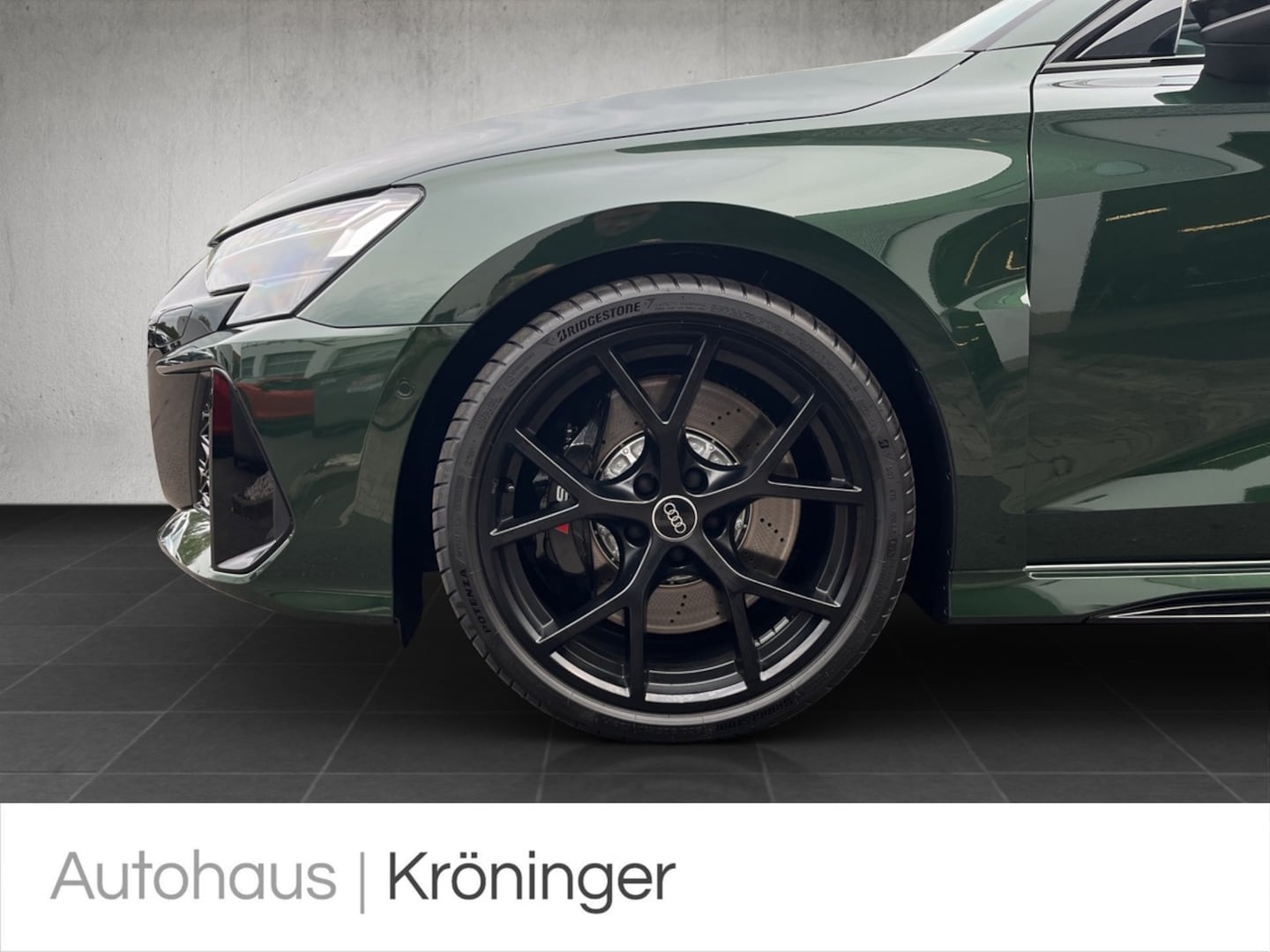 Bild über Audi RS 3 Limousine TFSI quattro S tronic - für weitere Informationen kontaktieren Sie den Audi Partner