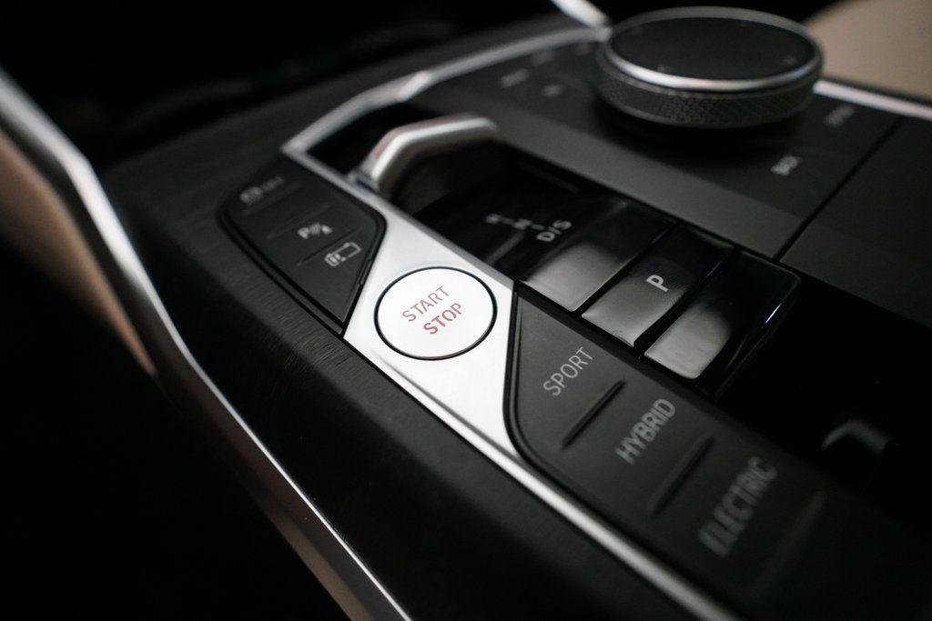 2023 BMW 3 Series 330e - Photo 30