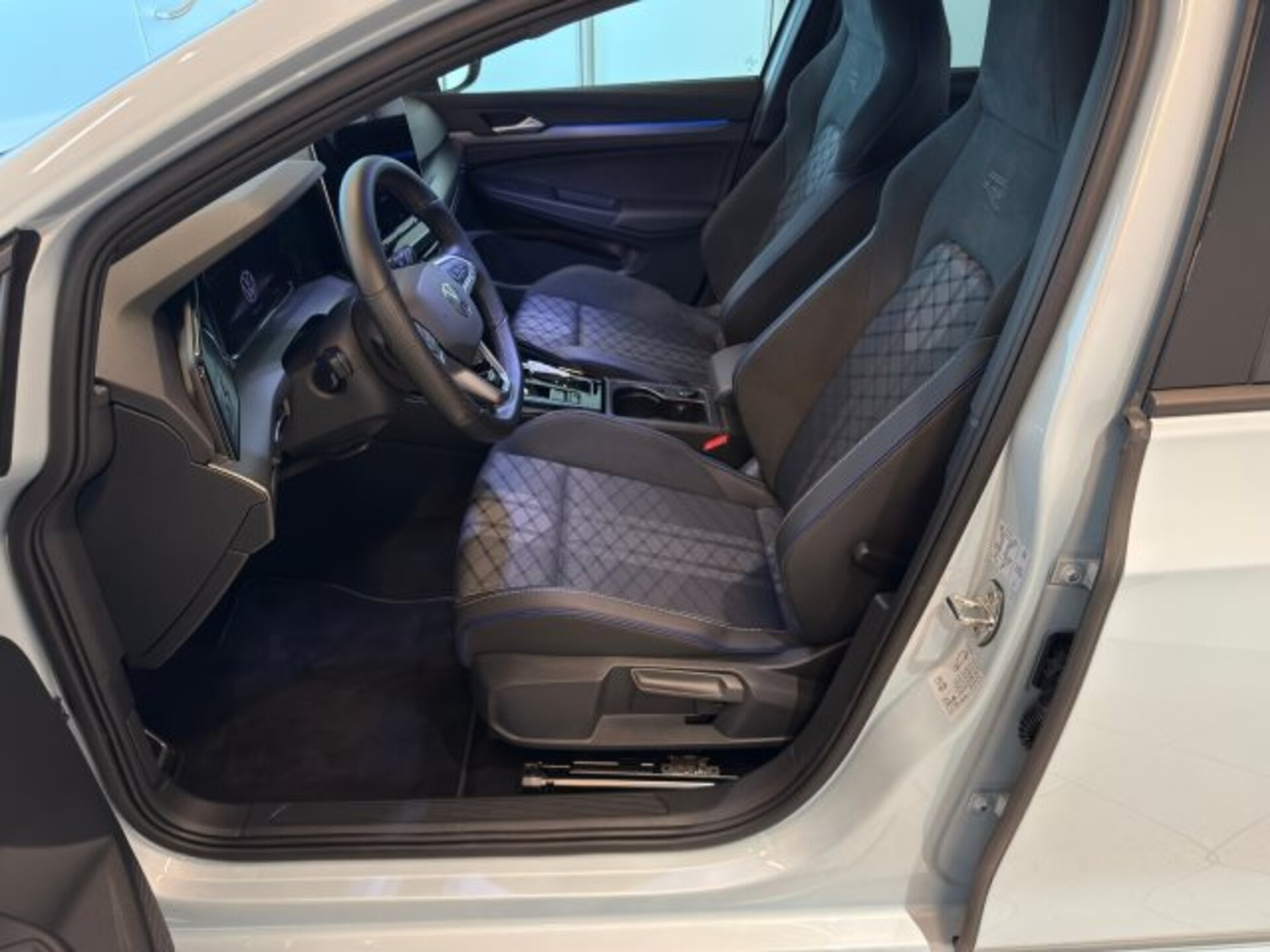 Volkswagen Golf R-Line