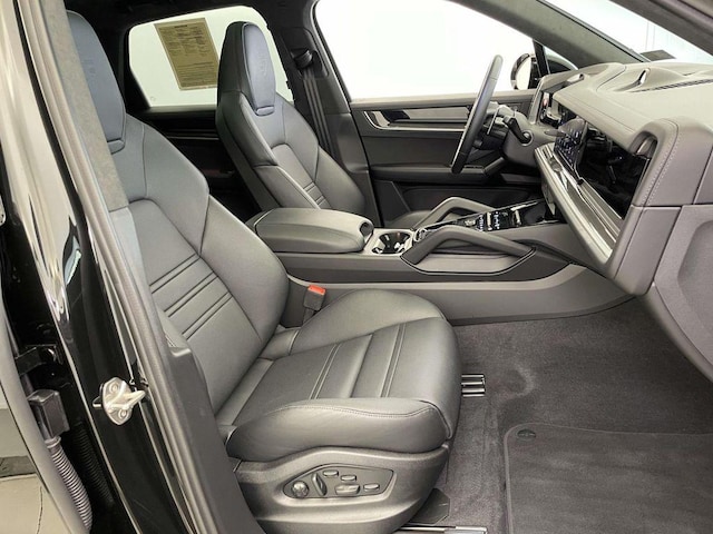2025 Porsche Cayenne Turbo E-Hybrid - Photo 23