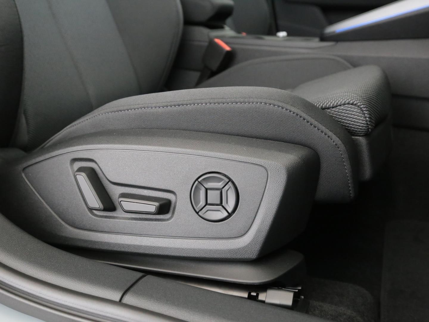 Bild über Audi A3 allstreet 40 TFSI quattro S tronic - für weitere Informationen kontaktieren Sie den Audi Partner