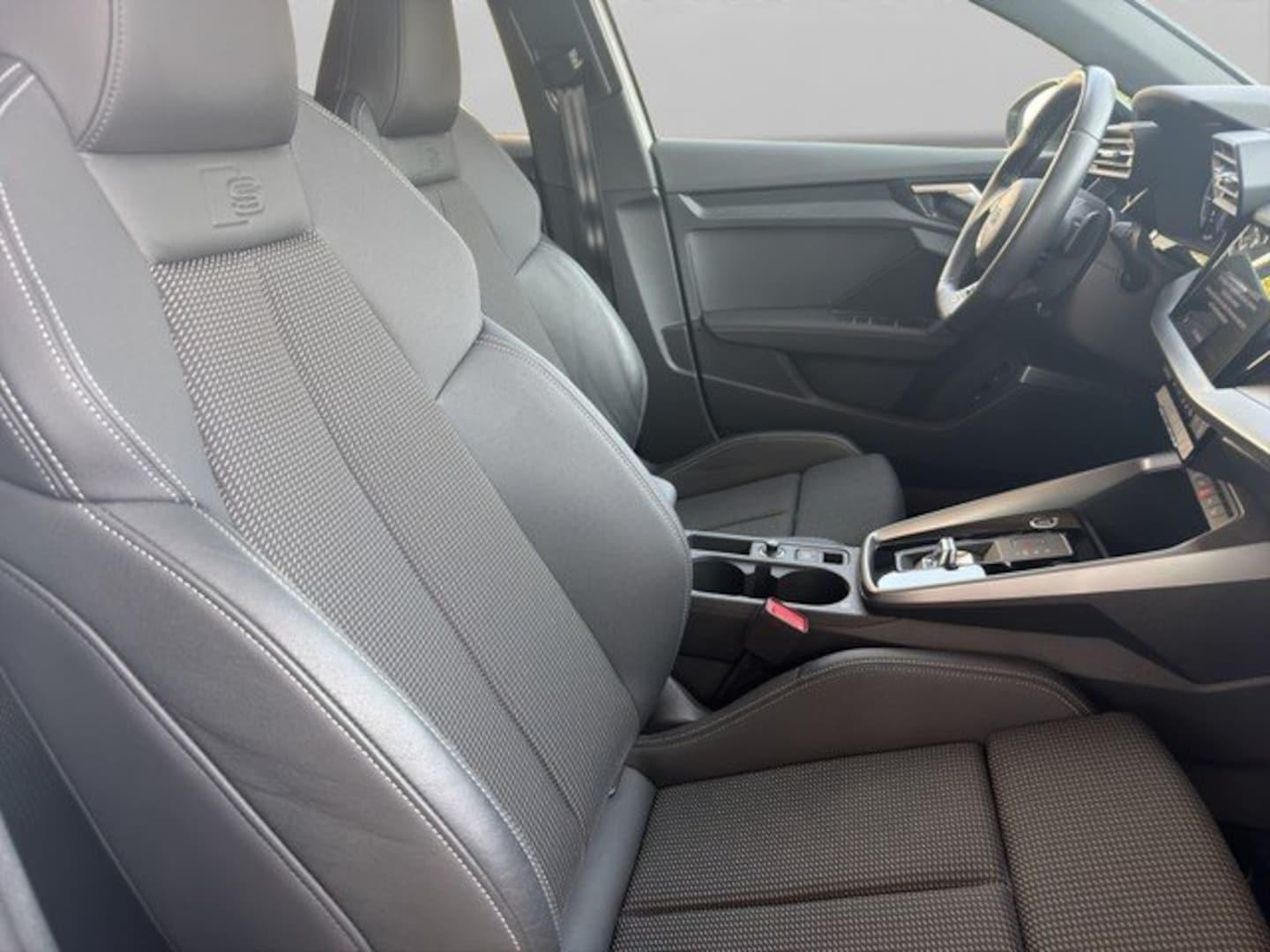 Bild über Audi A3 Sportback TFSI e S line 45 TFSI e S tronic - für weitere Informationen kontaktieren Sie den Audi Partner