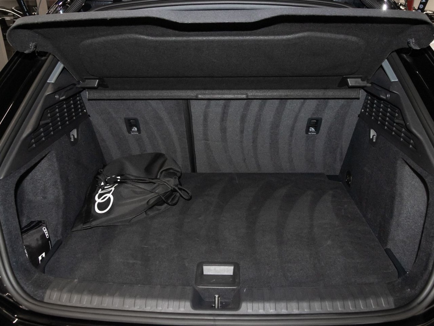 Bild über Audi A3 Sportback TFSI e 40 TFSI e S tronic - für weitere Informationen kontaktieren Sie den Audi Partner