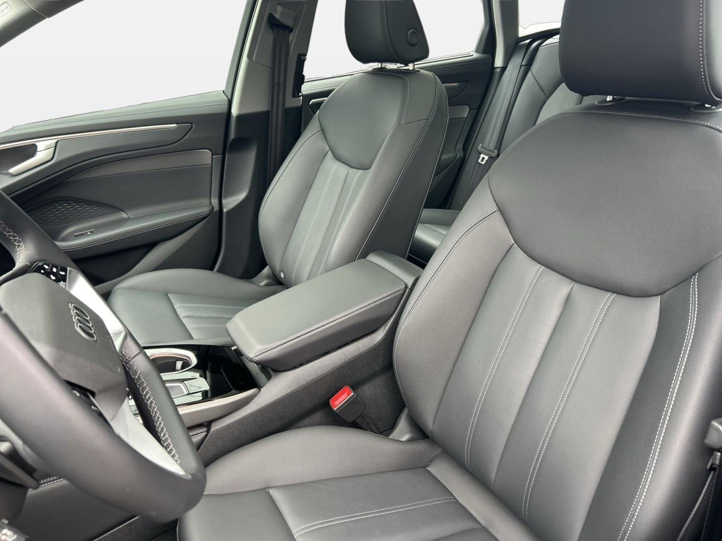 Bild über Audi A6 Avant TDI 150 kW S tronic - für weitere Informationen kontaktieren Sie den Audi Partner