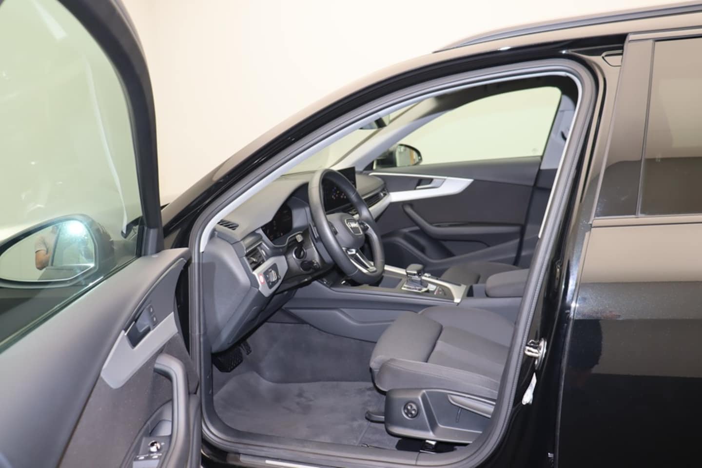 Bild über Audi A4 Avant advanced 35 TFSI S tronic - für weitere Informationen kontaktieren Sie den Audi Partner