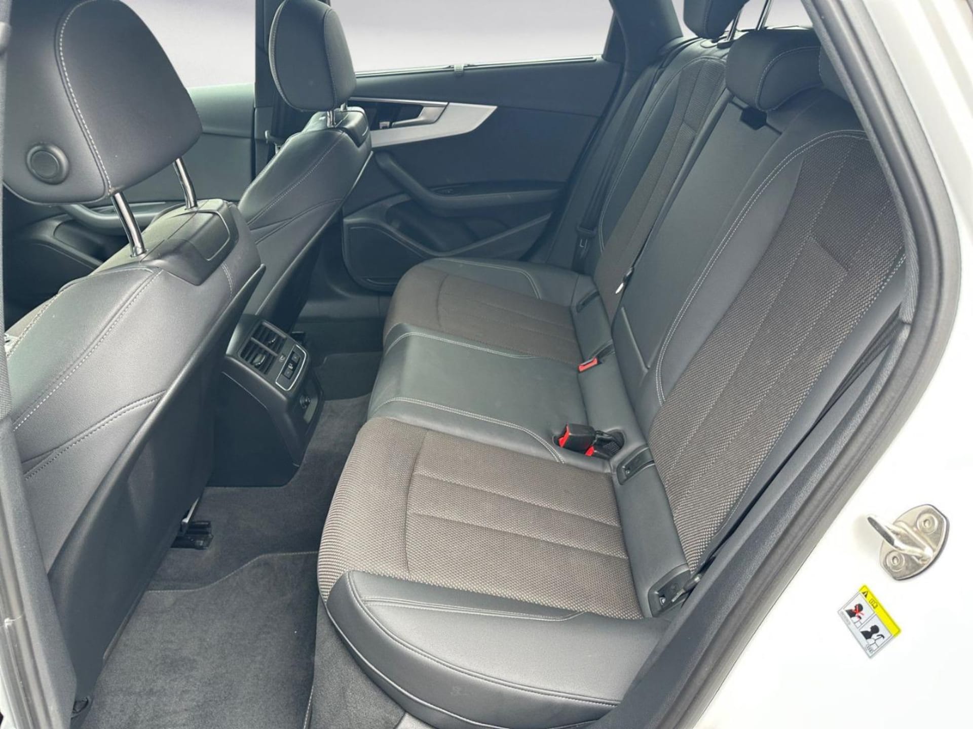 Audi A4 Avant S line