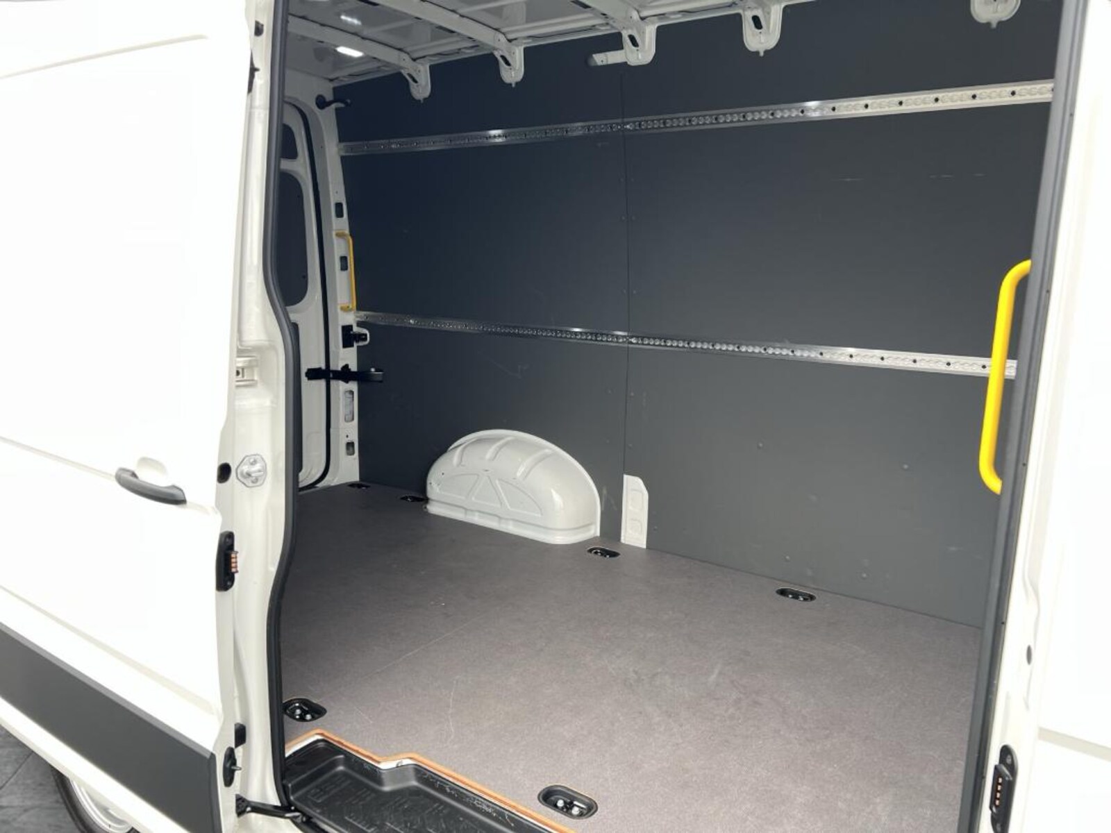 Volkswagen Crafter Kasten mittlerer Radstand – Bild 16