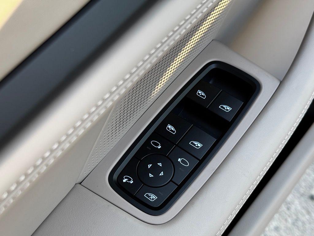 2025 Porsche Taycan S - Photo 18