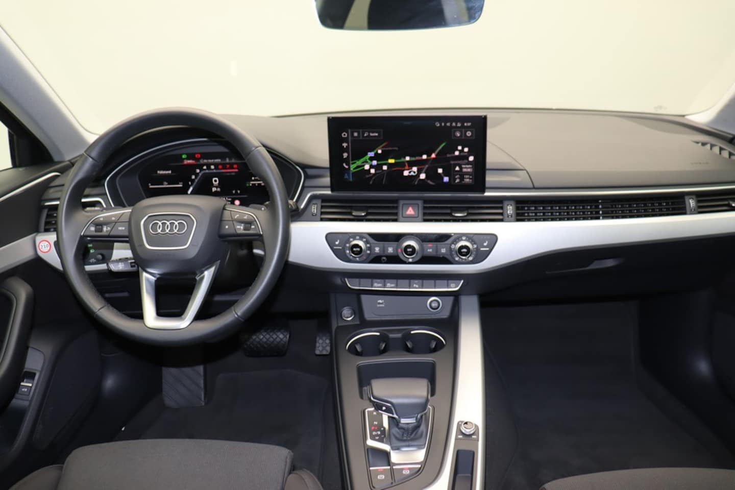 Bild über Audi A4 Avant advanced 35 TFSI S tronic - für weitere Informationen kontaktieren Sie den Audi Partner