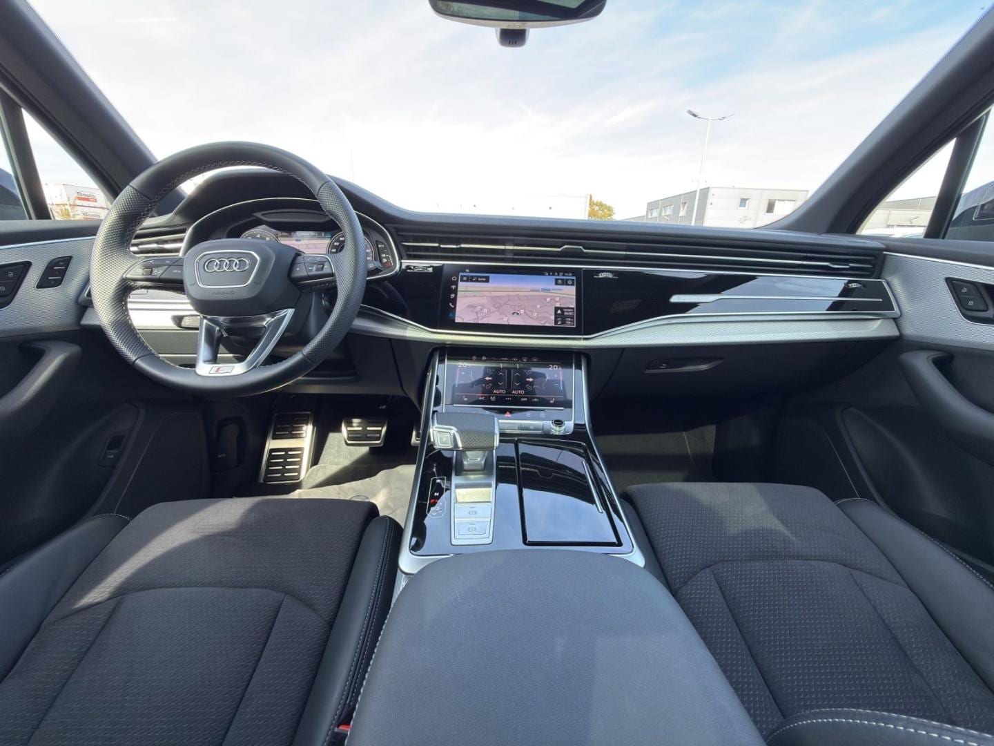 Bild über Audi SQ7 SUV TFSI quattro 373 kW tiptronic - für weitere Informationen kontaktieren Sie den Audi Partner
