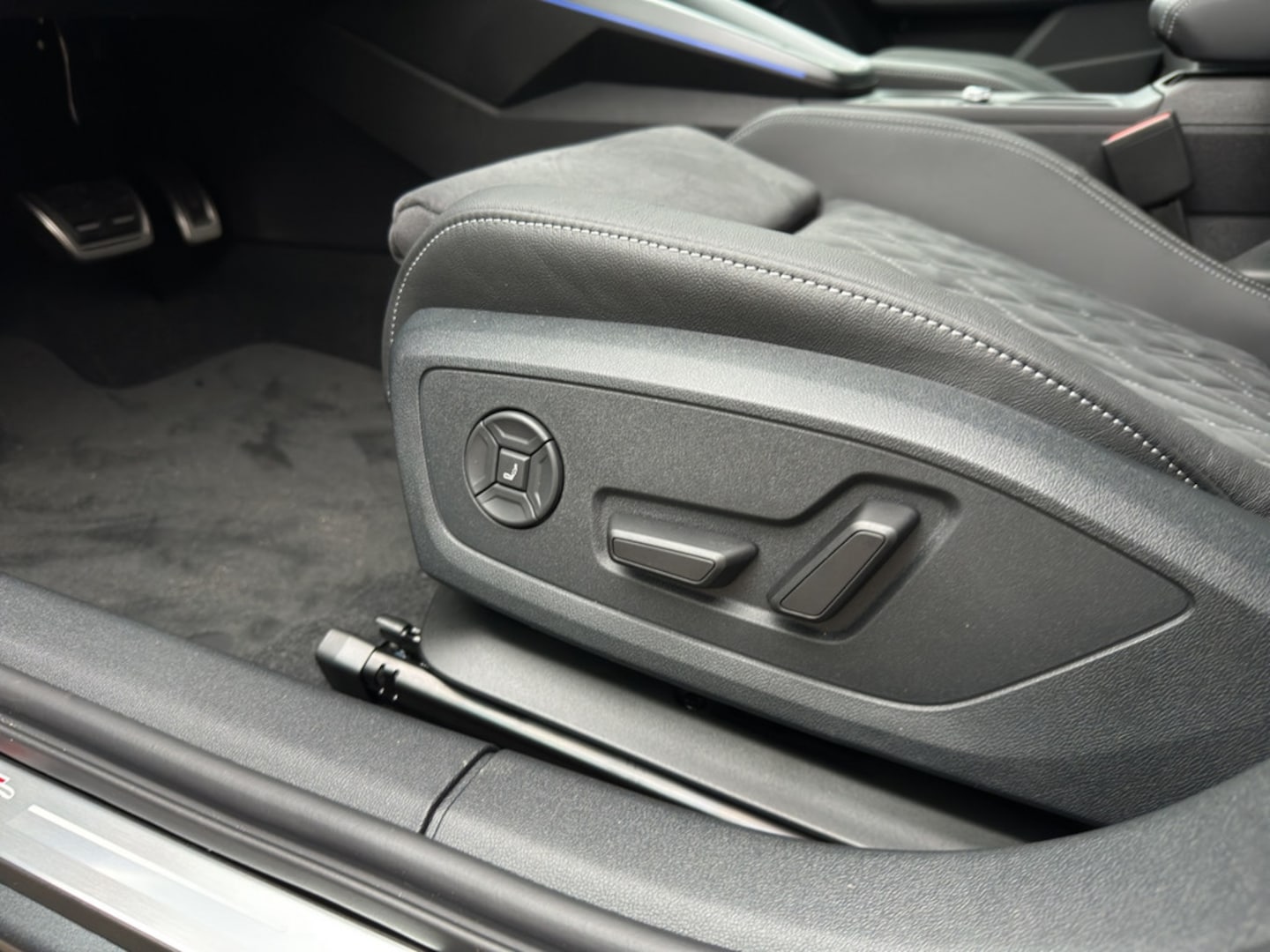 Bild über Audi A3 Sportback S line 35 TDI S tronic - für weitere Informationen kontaktieren Sie den Audi Partner